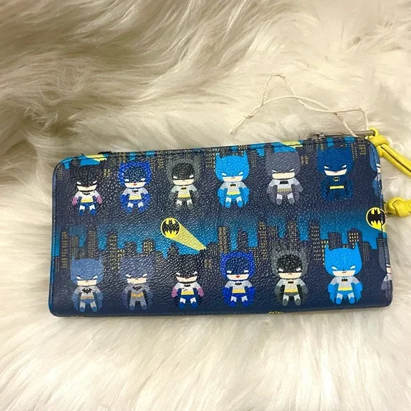 NWT Loungefly DC Batman Character Animated Design Zip Wallet - Picture 3 of 5